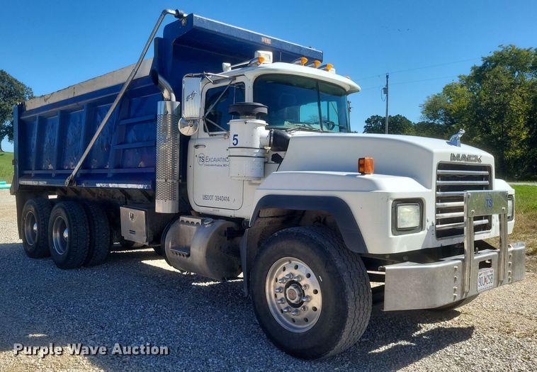 image for item DQ3708 2003 Mack RD688S dump truck