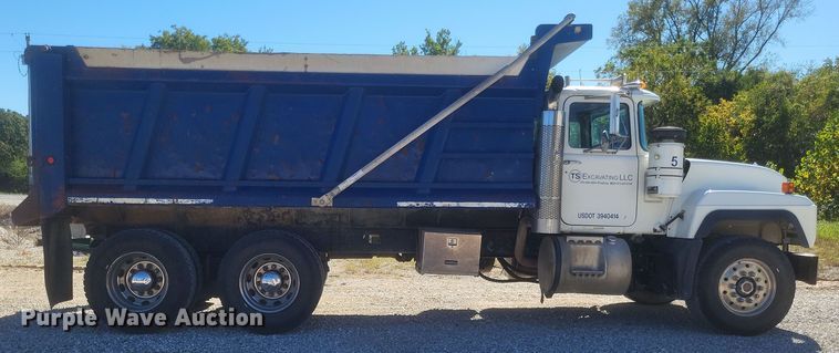 image for item DQ3708 2003 Mack RD688S dump truck