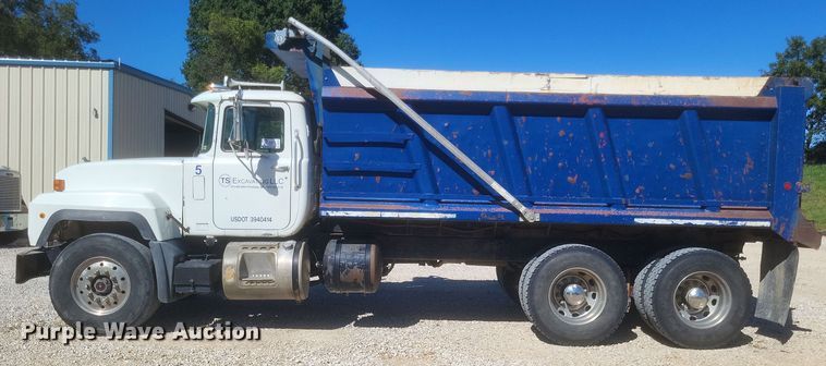 image for item DQ3708 2003 Mack RD688S dump truck