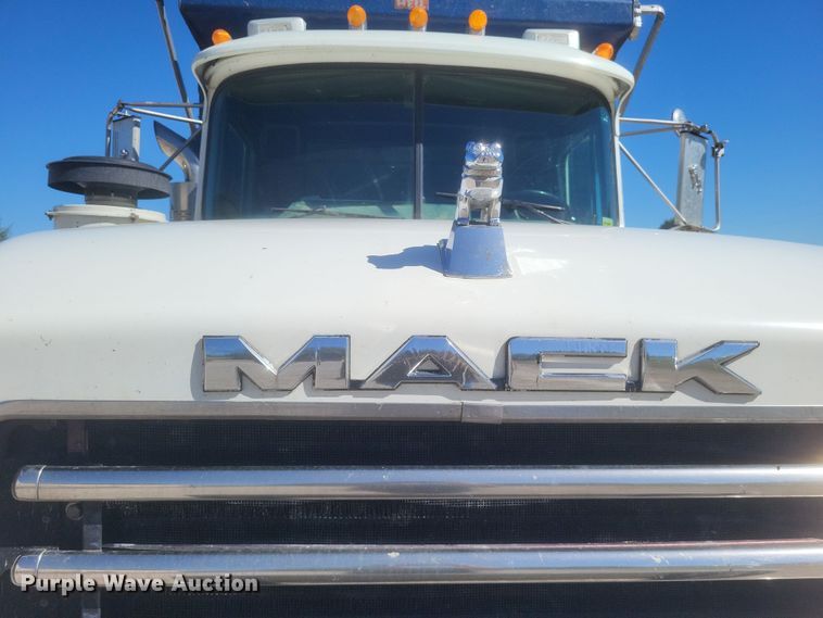 image for item DQ3708 2003 Mack RD688S dump truck