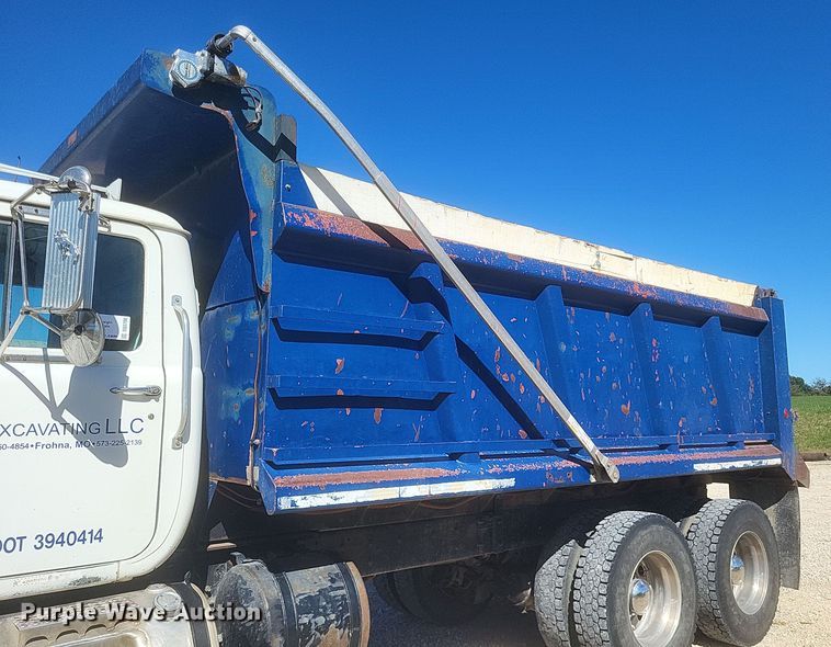 image for item DQ3708 2003 Mack RD688S dump truck