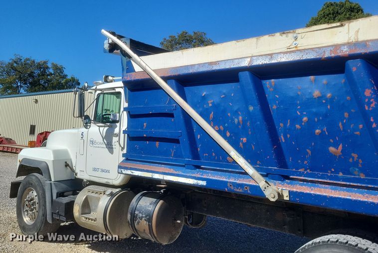 image for item DQ3708 2003 Mack RD688S dump truck