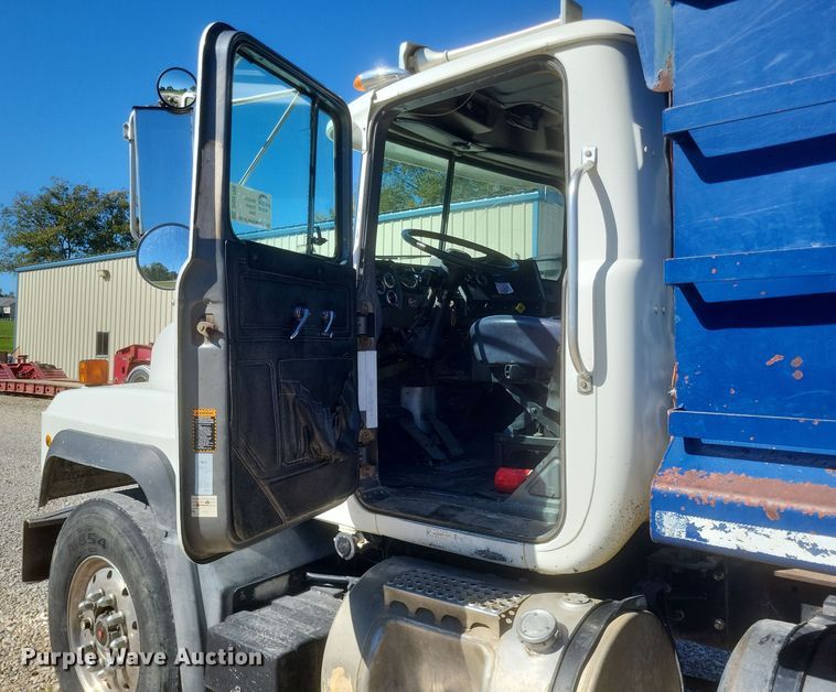 image for item DQ3708 2003 Mack RD688S dump truck