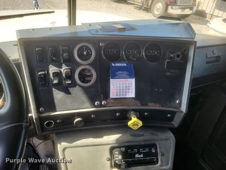 image for item DQ3708 2003 Mack RD688S dump truck