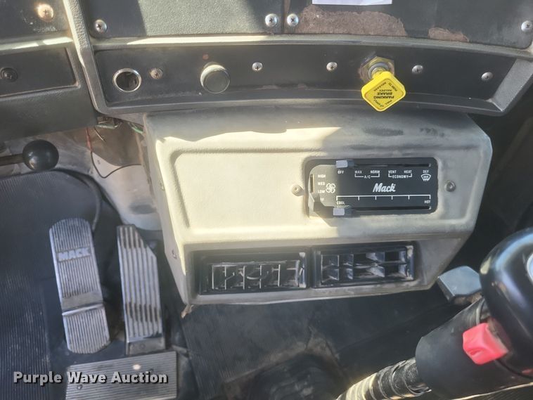 image for item DQ3708 2003 Mack RD688S dump truck