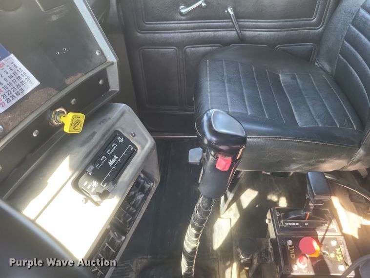 image for item DQ3708 2003 Mack RD688S dump truck