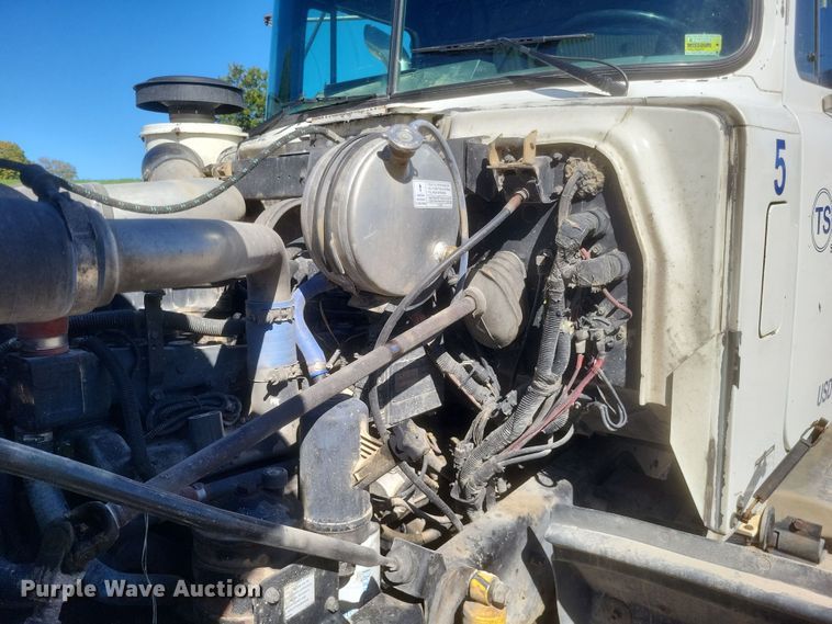 image for item DQ3708 2003 Mack RD688S dump truck