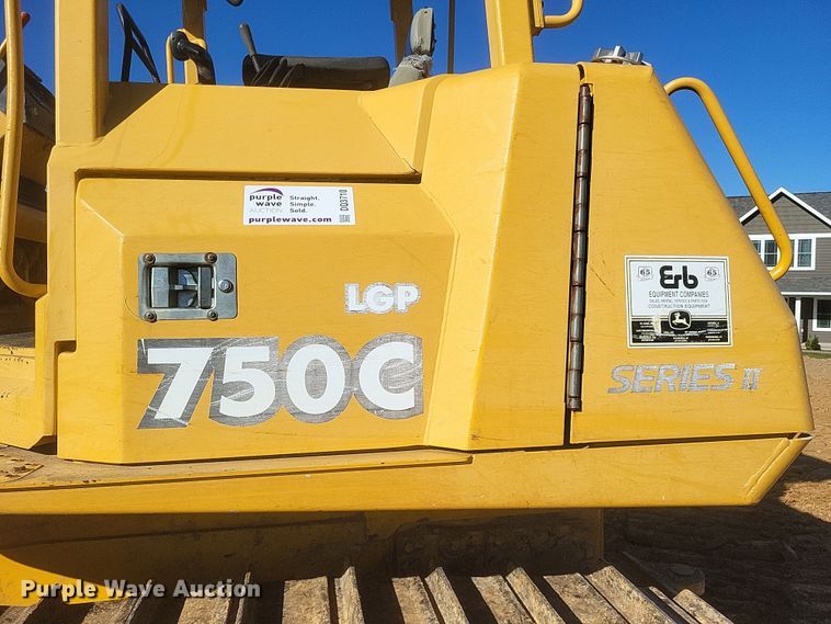 image for item DQ3710 2000 John Deere  750C LGP dozer
