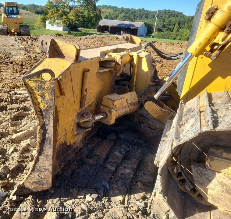 image for item DQ3710 2000 John Deere  750C LGP dozer