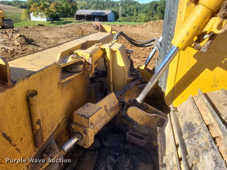 image for item DQ3710 2000 John Deere  750C LGP dozer