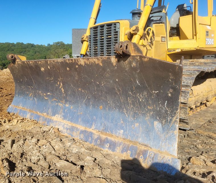 image for item DQ3710 2000 John Deere  750C LGP dozer