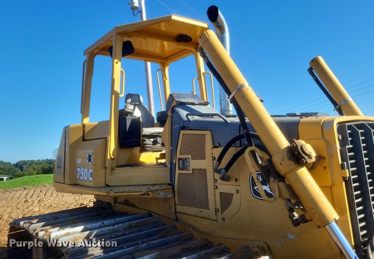 image for item DQ3710 2000 John Deere  750C LGP dozer