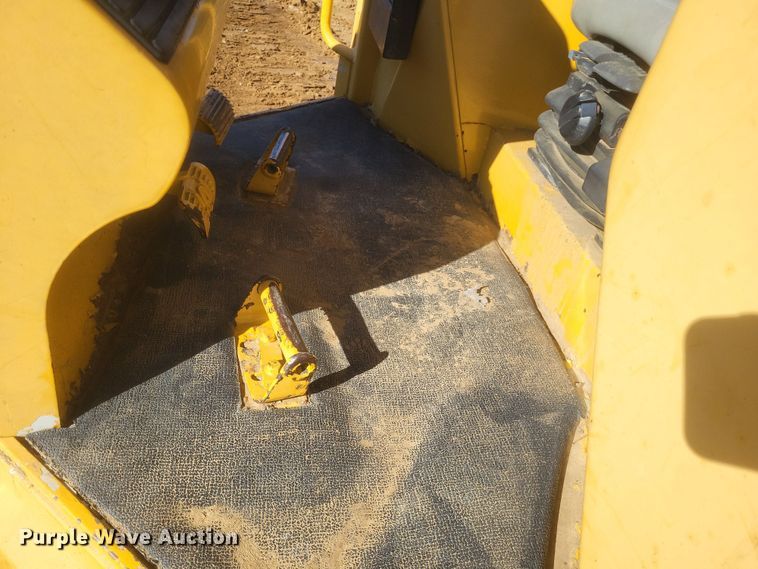 image for item DQ3710 2000 John Deere  750C LGP dozer