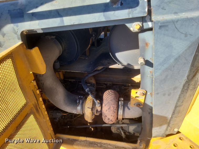 image for item DQ3710 2000 John Deere  750C LGP dozer