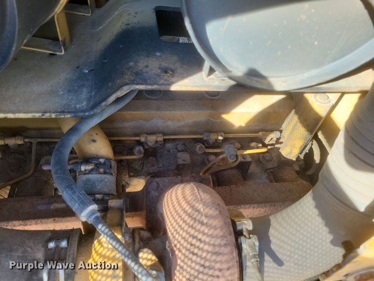 image for item DQ3710 2000 John Deere  750C LGP dozer