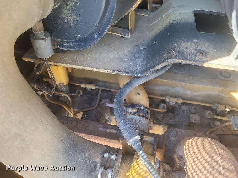 image for item DQ3710 2000 John Deere  750C LGP dozer