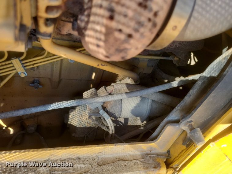 image for item DQ3710 2000 John Deere  750C LGP dozer