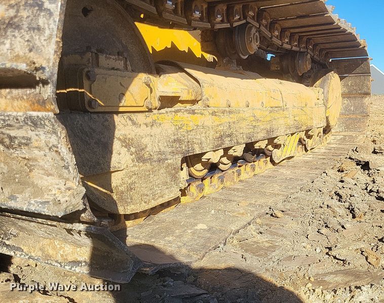 image for item DQ3710 2000 John Deere  750C LGP dozer