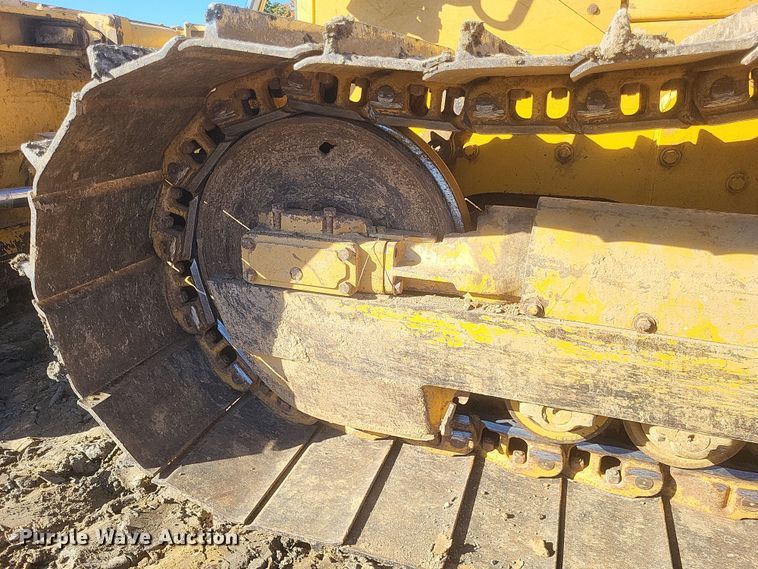 image for item DQ3710 2000 John Deere  750C LGP dozer