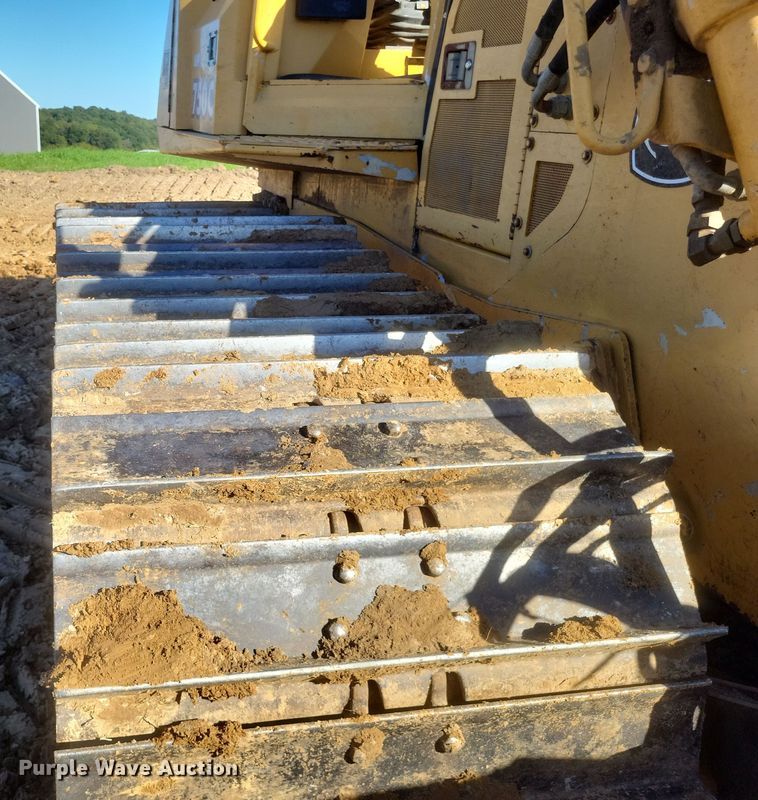 image for item DQ3710 2000 John Deere  750C LGP dozer