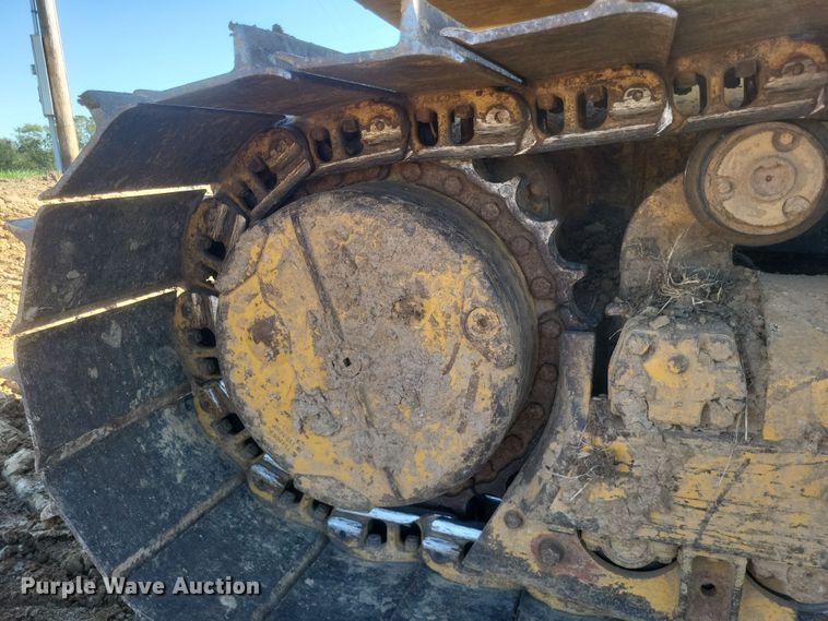 image for item DQ3710 2000 John Deere  750C LGP dozer