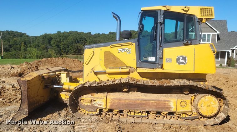 image for item DQ3711 2011 John Deere   750J LGP dozer