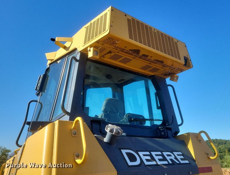 image for item DQ3711 2011 John Deere   750J LGP dozer