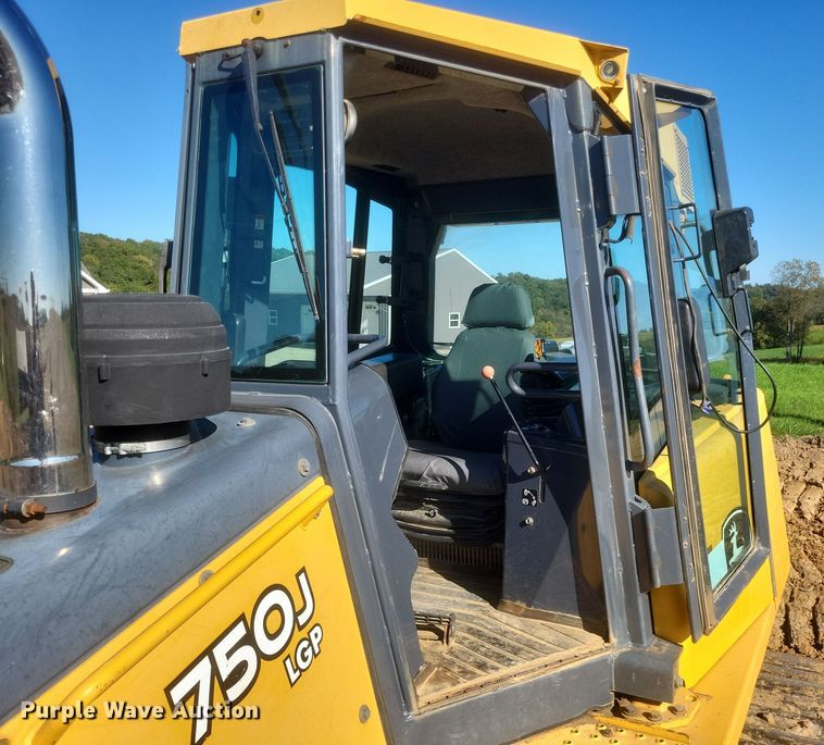 image for item DQ3711 2011 John Deere   750J LGP dozer