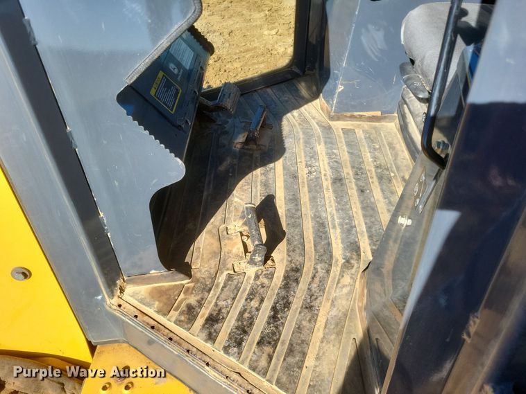 image for item DQ3711 2011 John Deere   750J LGP dozer