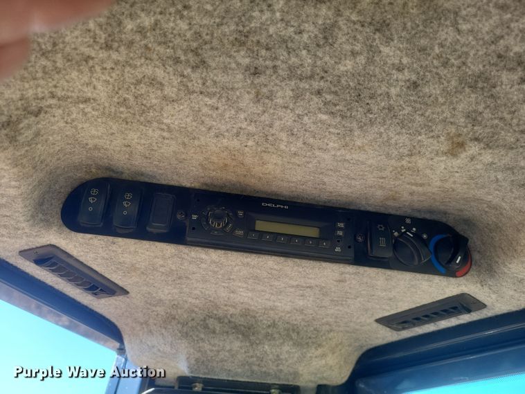 image for item DQ3711 2011 John Deere   750J LGP dozer