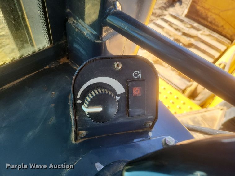 image for item DQ3711 2011 John Deere   750J LGP dozer