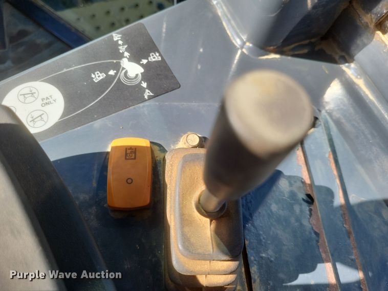 image for item DQ3711 2011 John Deere   750J LGP dozer