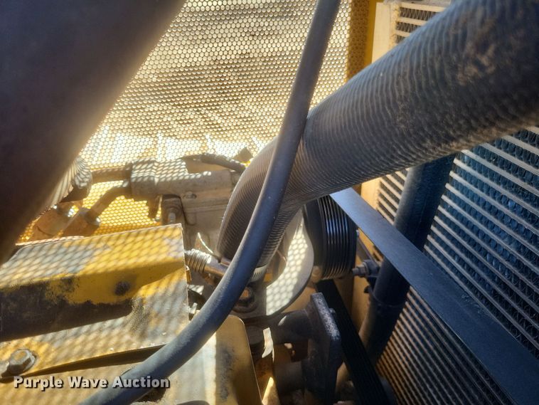 image for item DQ3711 2011 John Deere   750J LGP dozer