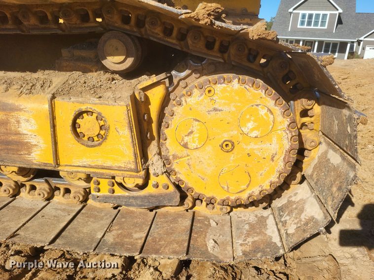 image for item DQ3711 2011 John Deere   750J LGP dozer