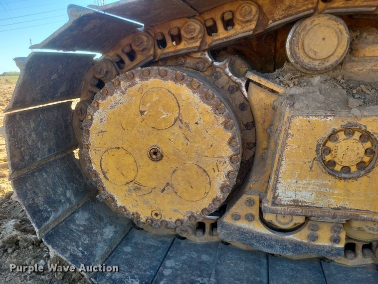 image for item DQ3711 2011 John Deere   750J LGP dozer