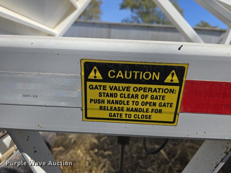 image for item DQ5231 2022 Semiremolques El Puma BD40SR bottom dump trailer