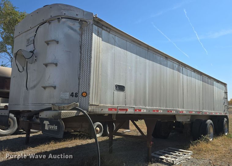 image for item DQ5232 2010 Travis T102 grain trailer