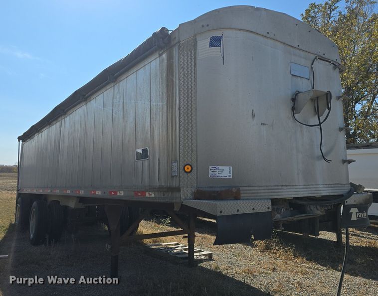 image for item DQ5232 2010 Travis T102 grain trailer