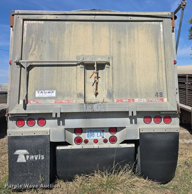 image for item DQ5232 2010 Travis T102 grain trailer