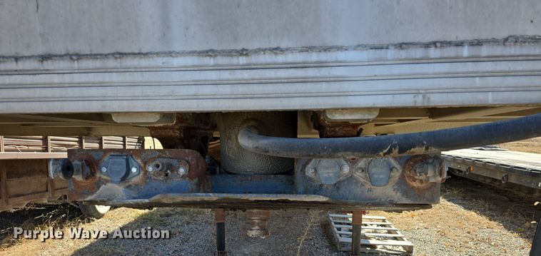 image for item DQ5232 2010 Travis T102 grain trailer