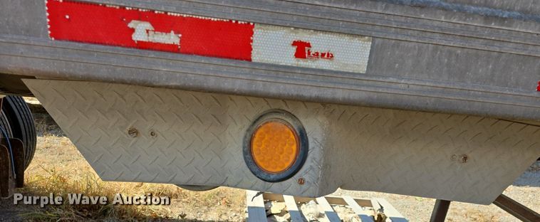 image for item DQ5232 2010 Travis T102 grain trailer