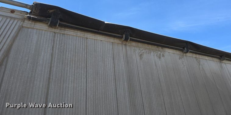 image for item DQ5232 2010 Travis T102 grain trailer