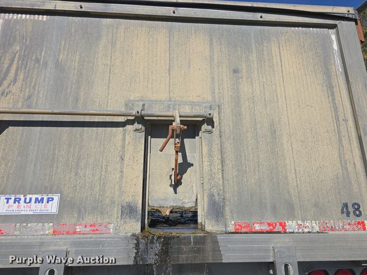 image for item DQ5232 2010 Travis T102 grain trailer