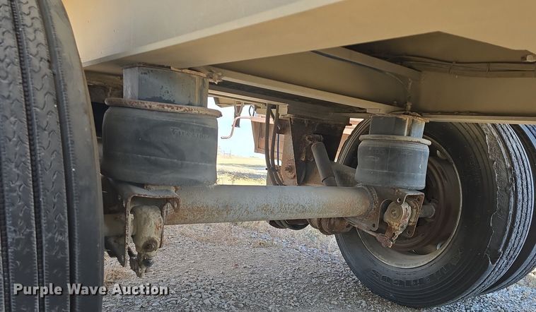 image for item DQ5232 2010 Travis T102 grain trailer
