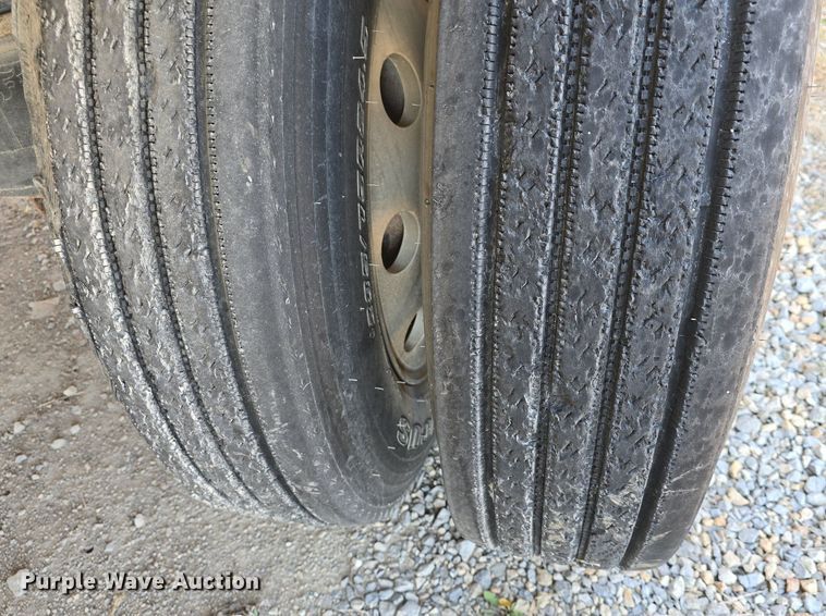 image for item DQ5232 2010 Travis T102 grain trailer