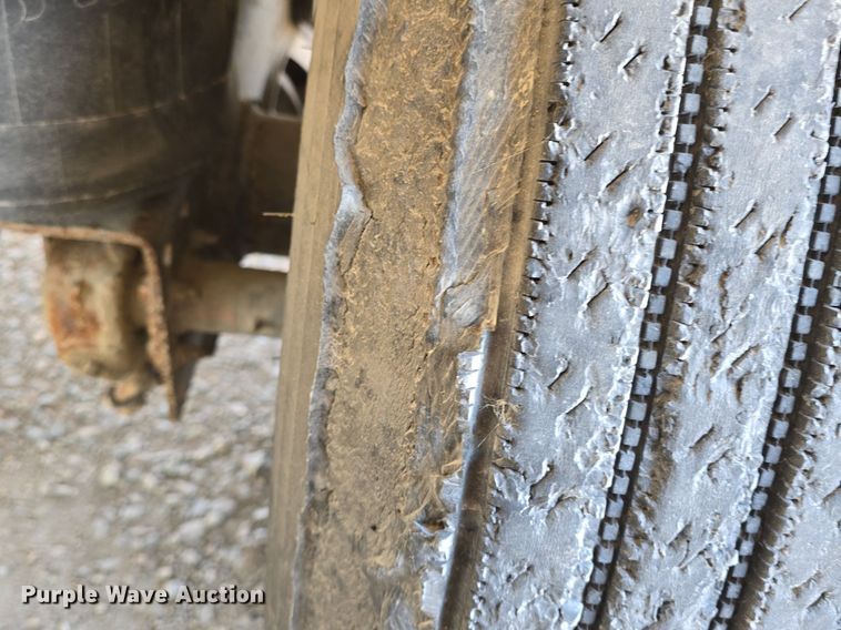 image for item DQ5232 2010 Travis T102 grain trailer