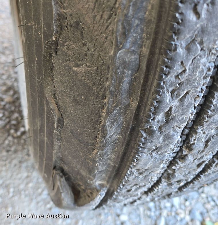 image for item DQ5232 2010 Travis T102 grain trailer