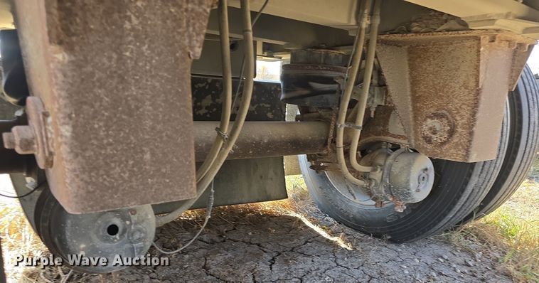 image for item DQ5232 2010 Travis T102 grain trailer