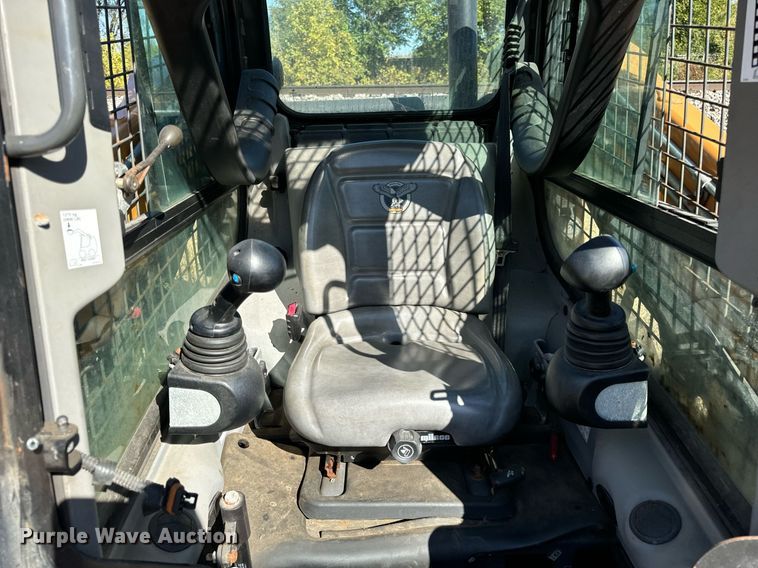 image for item DT2059 2018 Case SV280 skid steer loader
