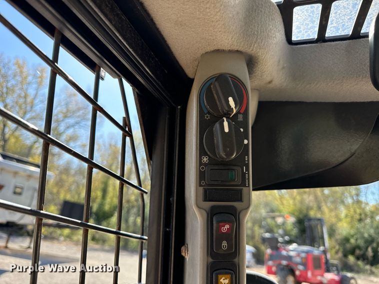 image for item DT2059 2018 Case SV280 skid steer loader